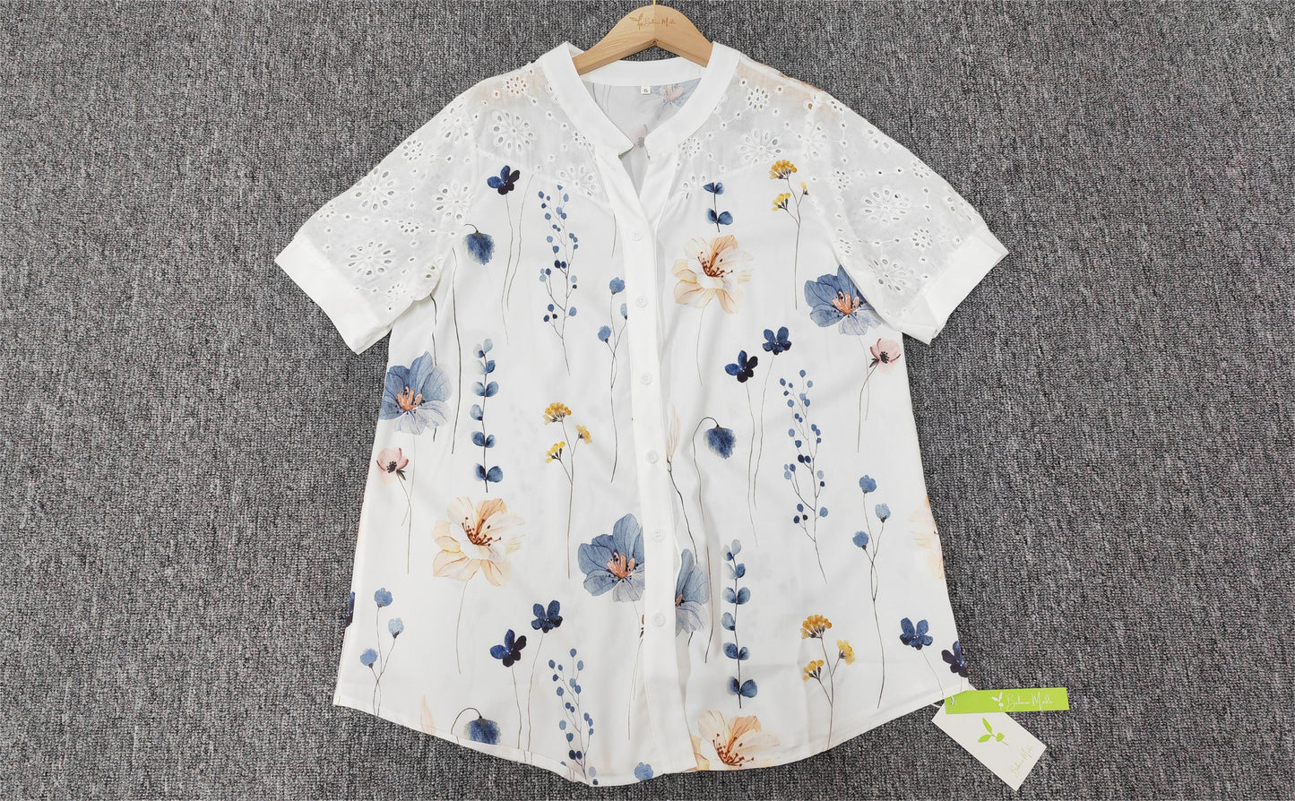 SpringStil® - Top met korte mouwen, eyeletkant en tuinbloemenprint