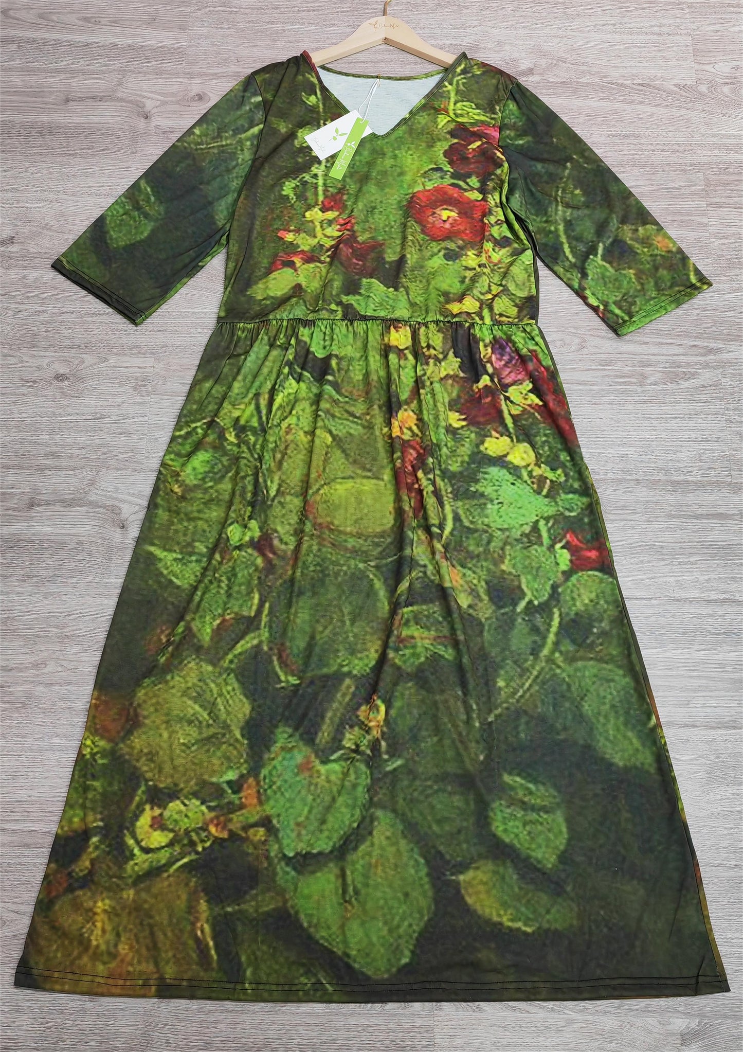 SpringStil® - Groene maxi-jurk met 3/4 mouwen en V-halslijn