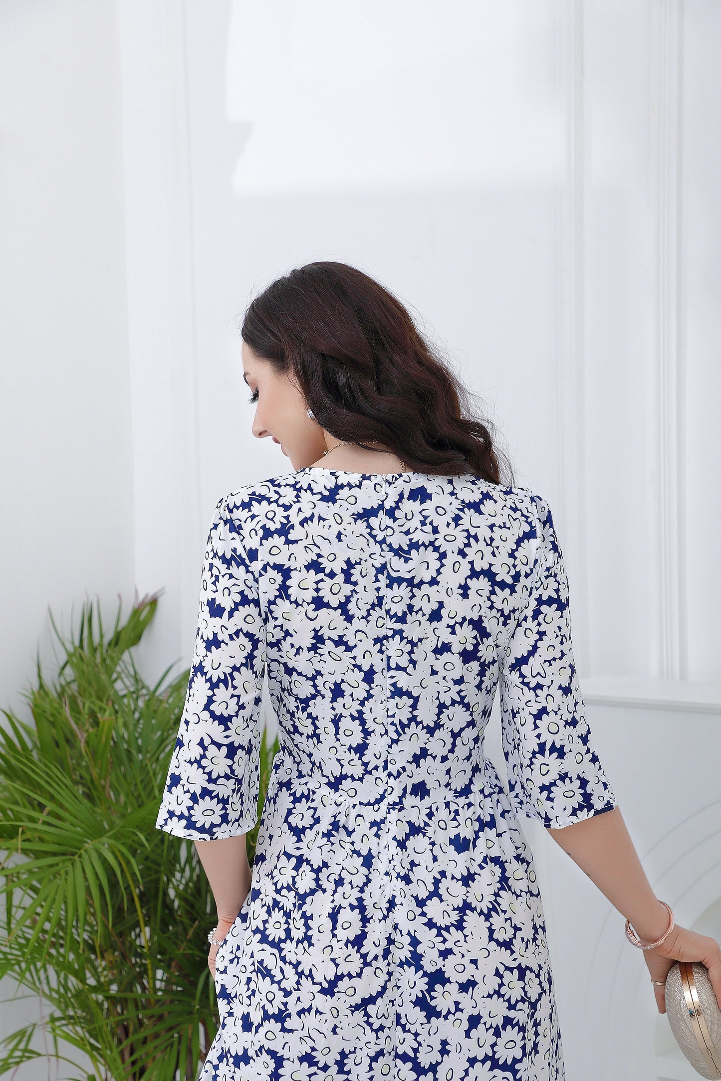 Springstil® - Marineblauwe midi-jurk met margrietmotief en steekzakken