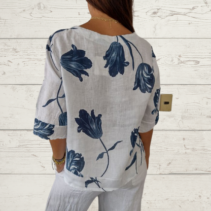 Clara - marineblauwe blouse met print