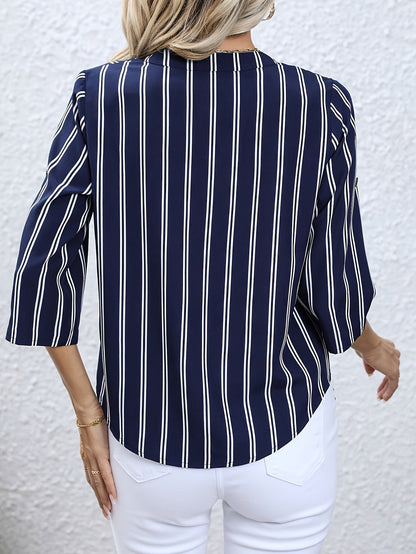 Blauw-wit gestreept shirt met V-hals - Nora