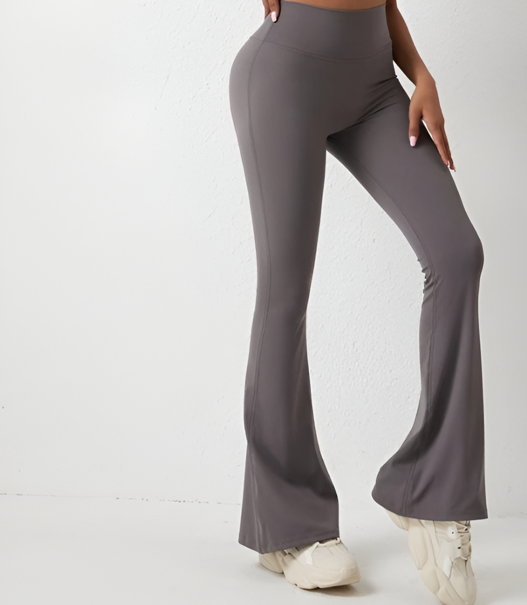 Ava - Trendy zwarte flared broek