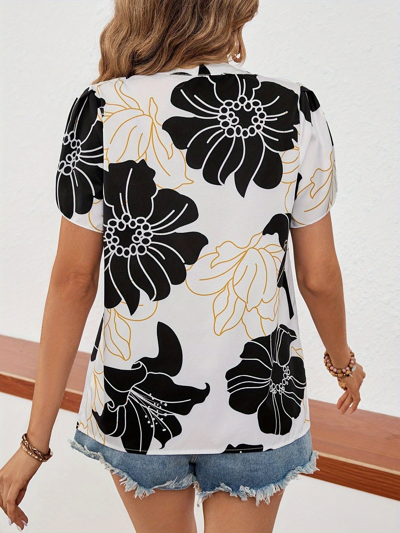 Zwart-witte blouse met bloemen Marlene